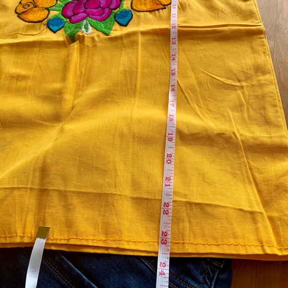 ✨2/$20✨ Mexican Embroidered Blouse - Picture 5 of 6
